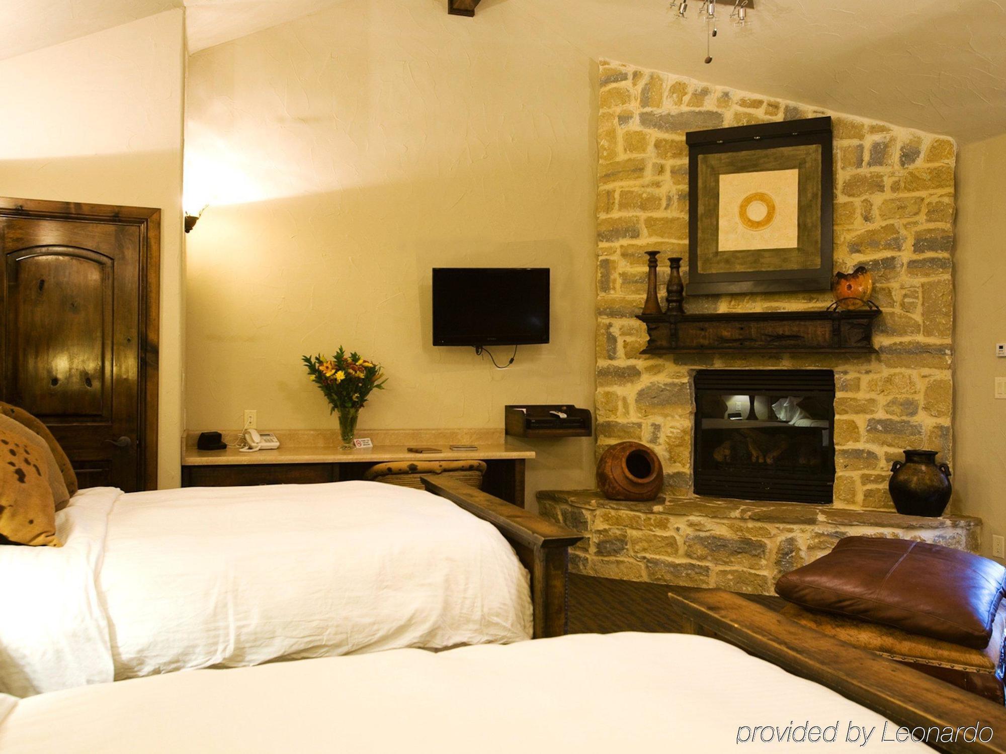 Rustic Creek Ranch Resort At North Jellystone Park Burleson Exterior foto