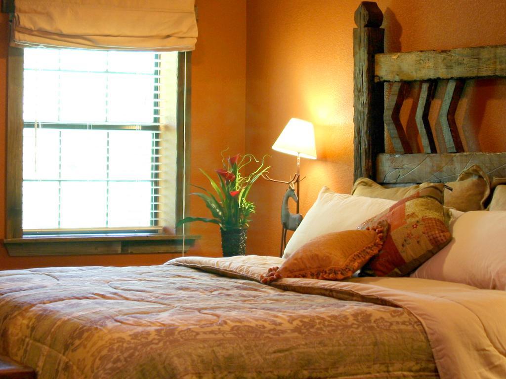 Rustic Creek Ranch Resort At North Jellystone Park Burleson Exterior foto
