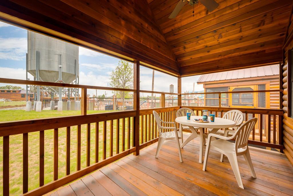 Rustic Creek Ranch Resort At North Jellystone Park Burleson Exterior foto