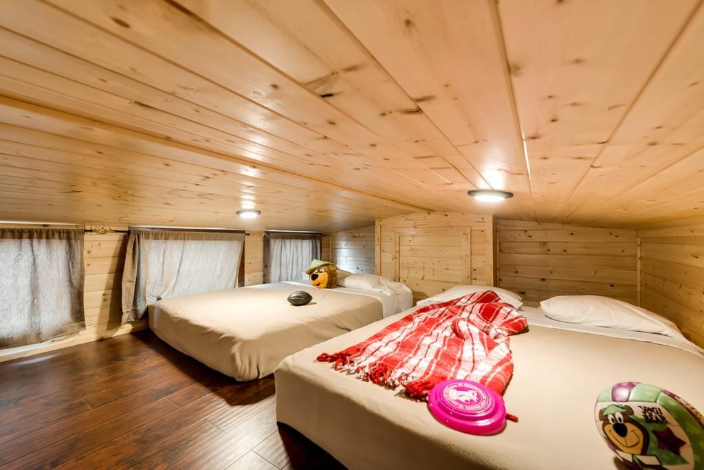 Rustic Creek Ranch Resort At North Jellystone Park Burleson Exterior foto