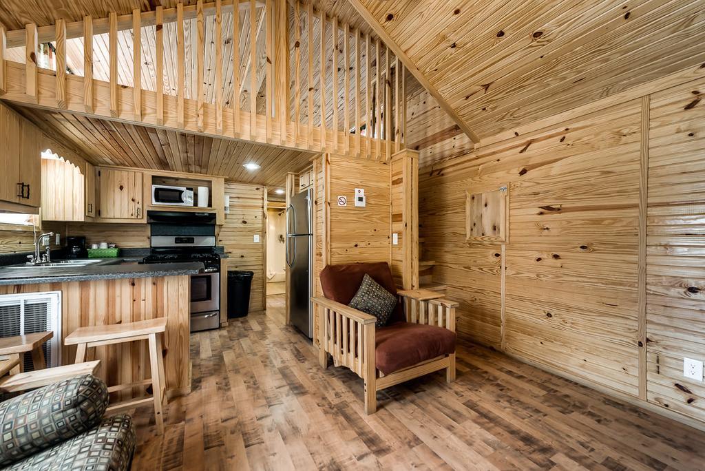 Rustic Creek Ranch Resort At North Jellystone Park Burleson Cameră foto