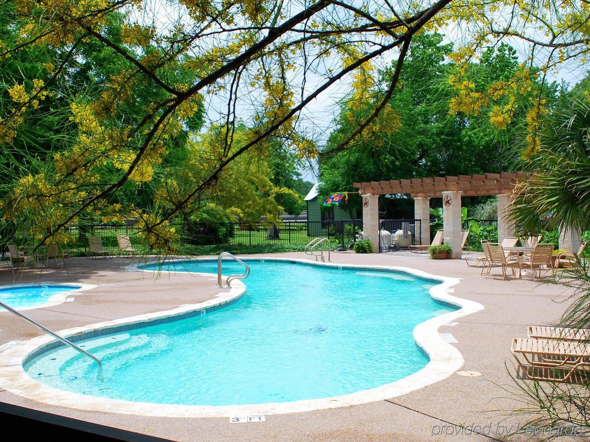 Rustic Creek Ranch Resort At North Jellystone Park Burleson Exterior foto