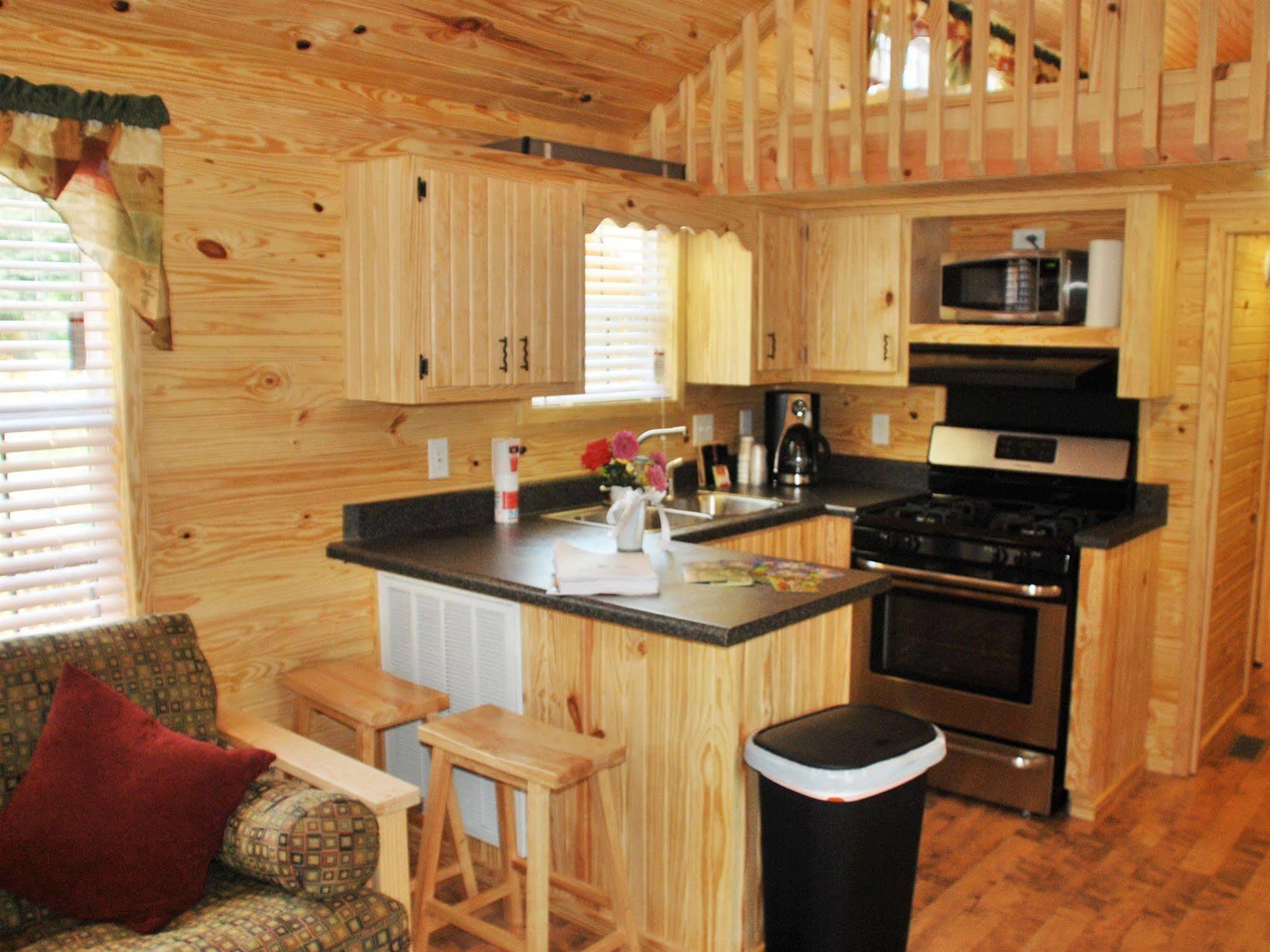 Rustic Creek Ranch Resort At North Jellystone Park Burleson Exterior foto
